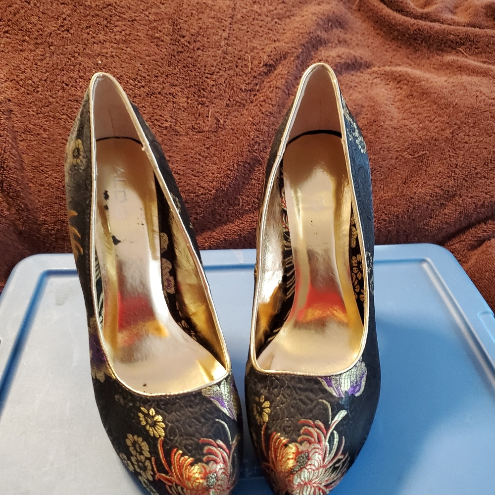 Heels - Picture 2 of 5